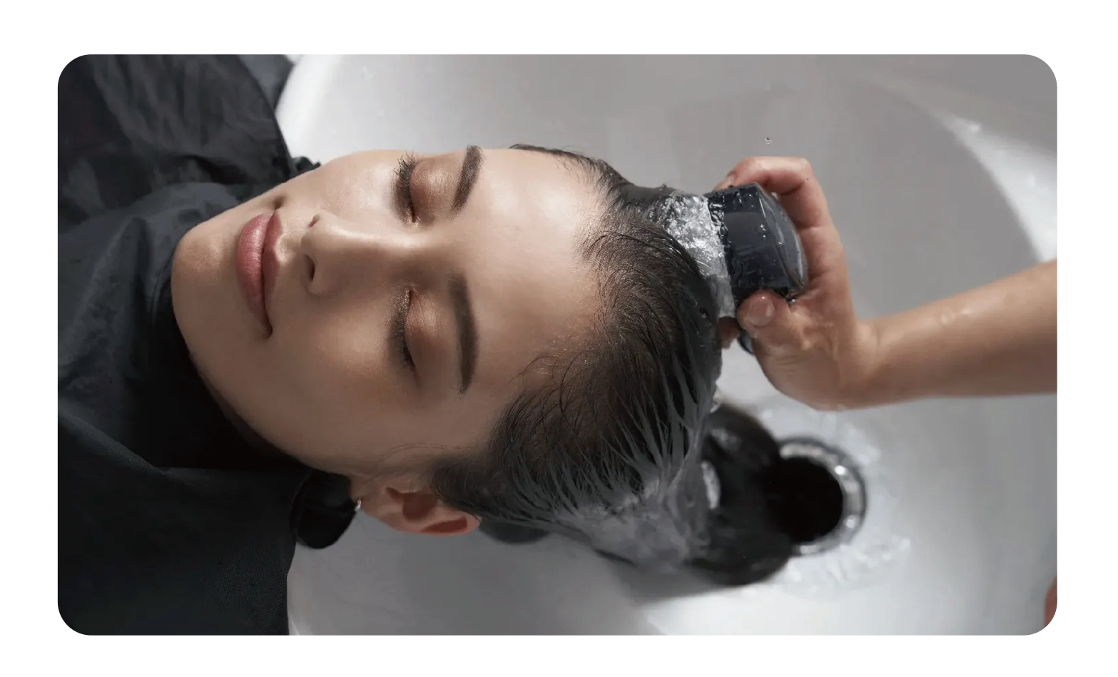 「足すのではなく、良さを引き出す」marbbの優れた美容効果は、ドライ後、すばやく現れ、さらにその効果が持続します。marbbから生み出される、手触りの良さ、発色の美しさ、仕上がりの感動は、まさに魔法にかけられた体験となるでしょう。